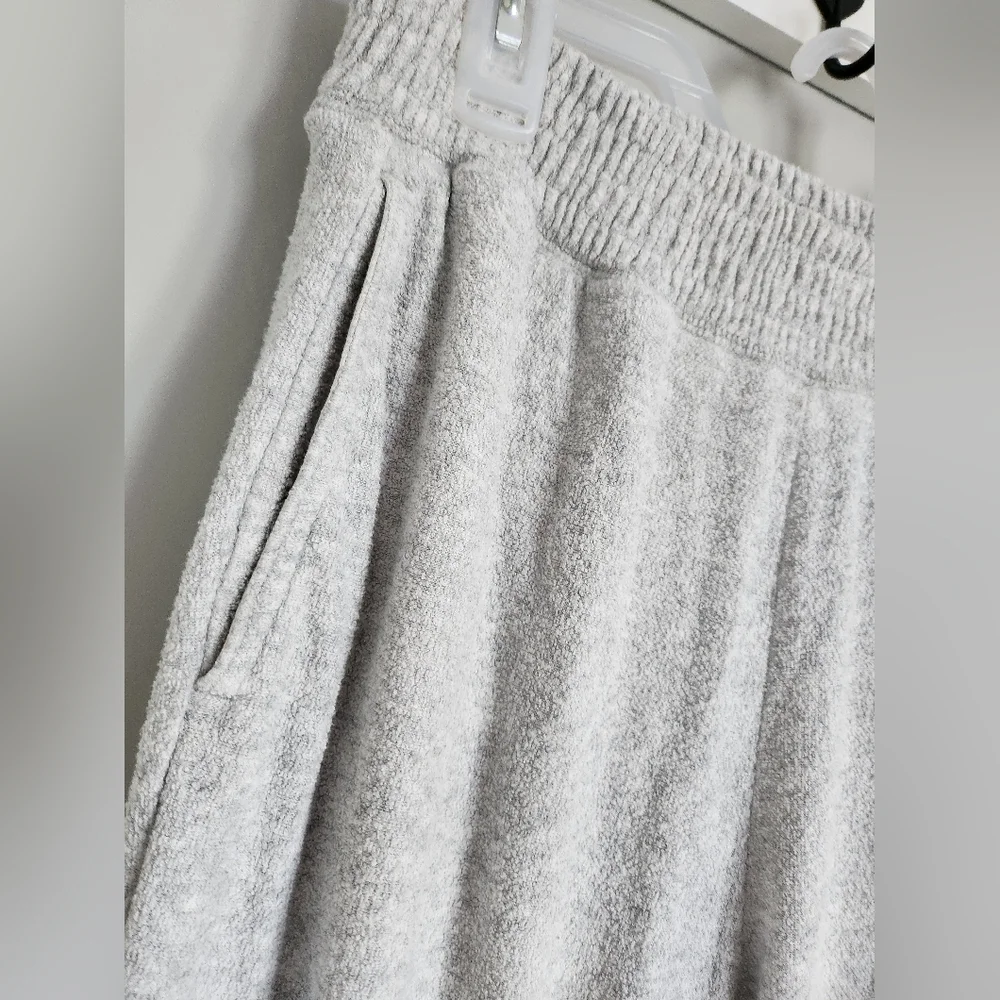 Gilly hicks Terry Cloth jogger with pockets grey medium. - Picture 3 of 7